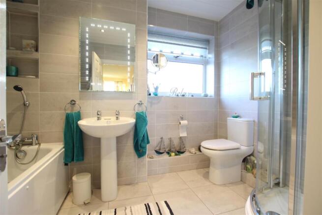 Bathroom 1.JPG
