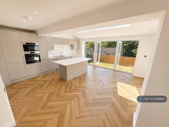 3 bed Detached to rent Image 3