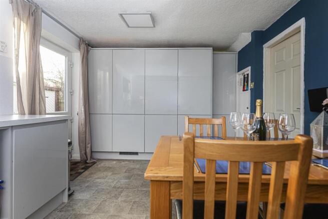 3 bed Semi-Detached for sale Image 11