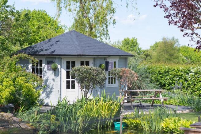 Garden Pub