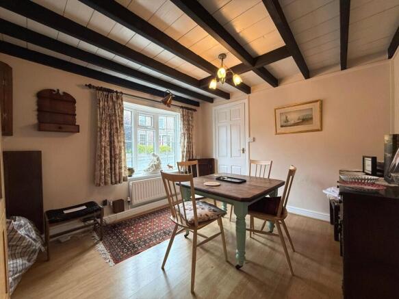 4 bed Semi-Detached for sale Image 7