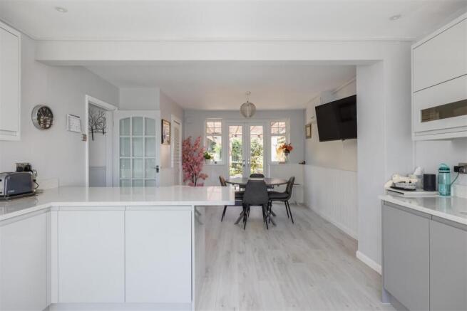 3 bed House for sale Image 7