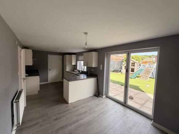 4 bed Detached for sale Image 4