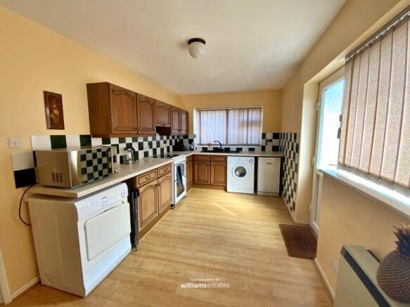 Kitchen (1) 