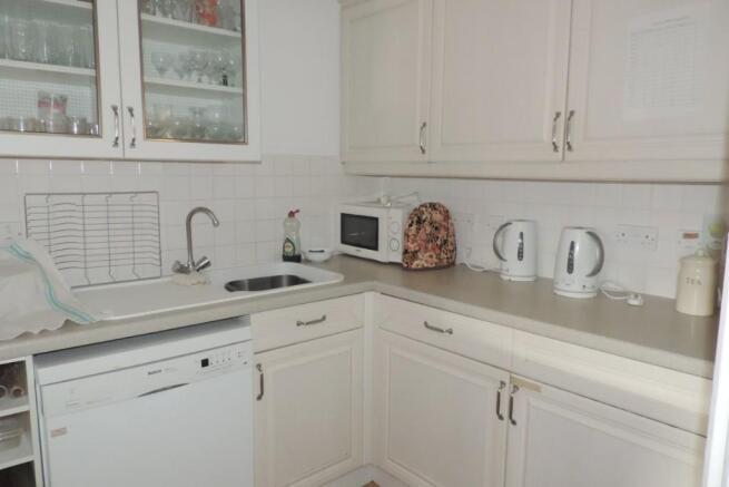 COMMUNAL KITCHEN