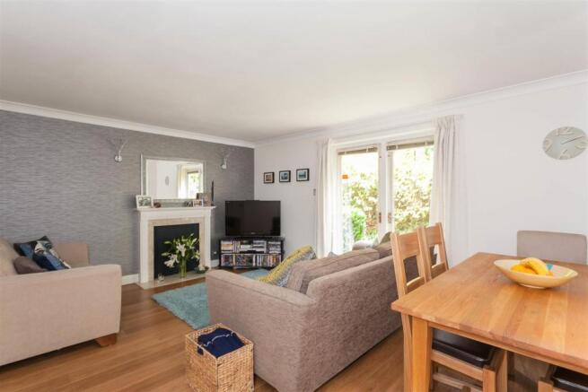 Sitting/Dining Room