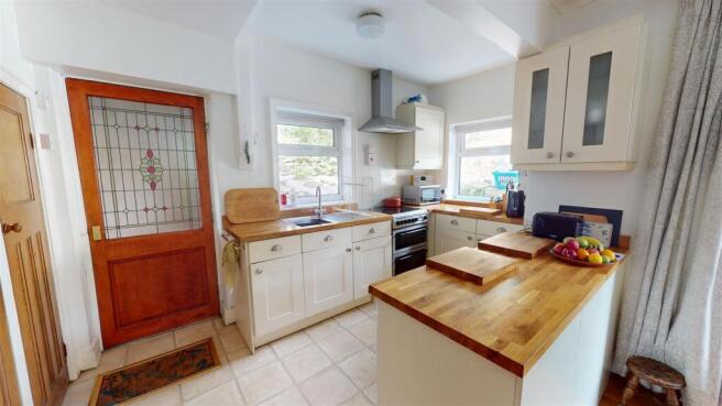4 bed Semi-Detached for sale Image 5