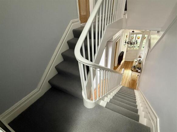 FIRST FLOOR LANDING