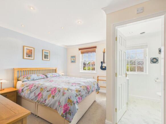 3 bed Town House for sale Image 11