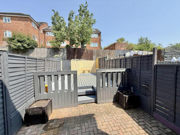 2 bed Town House to rent Image 10