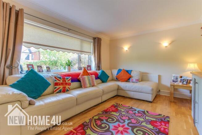 LOUNGE:
