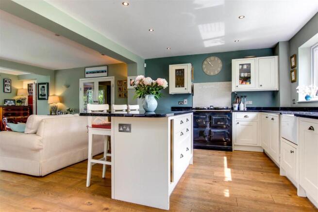 3 Kitchen.jpg