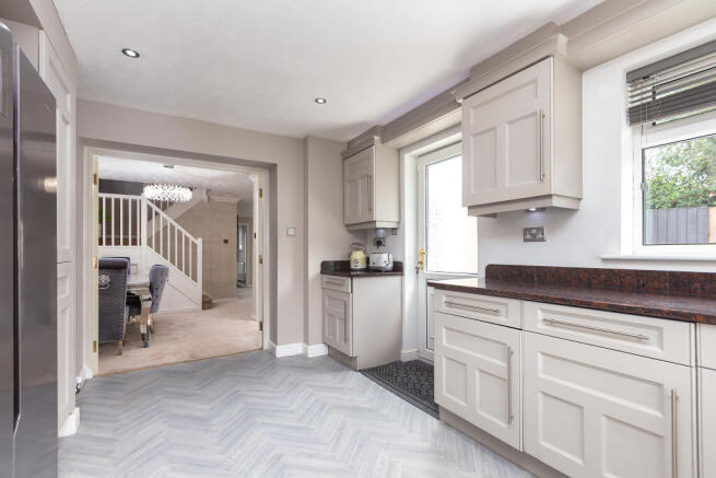 4 bed Detached for sale Image 7