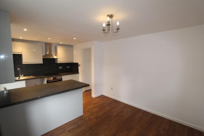 3 bed Semi-Detached to rent Image 7