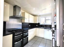 10, Lea Bushes, Watford WD25 9TL