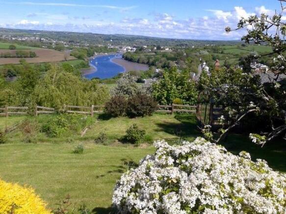 GARDEN & ESTUARY VIEW