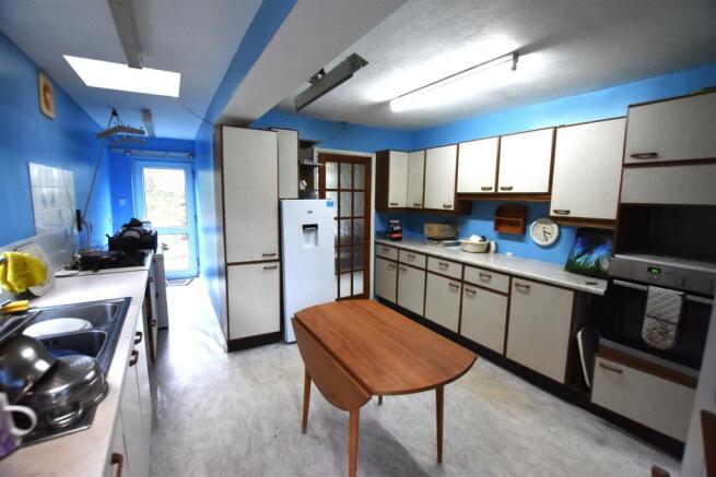 18 Old Road North - kitchen (brochure).JPG