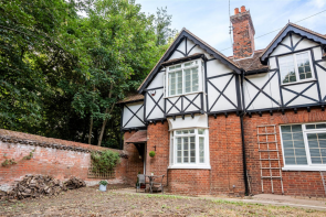49, Tower Cottages, Weald Road, Brentwood CM14 5QJ