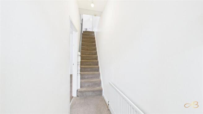 3 bed Terraced to rent Image 6