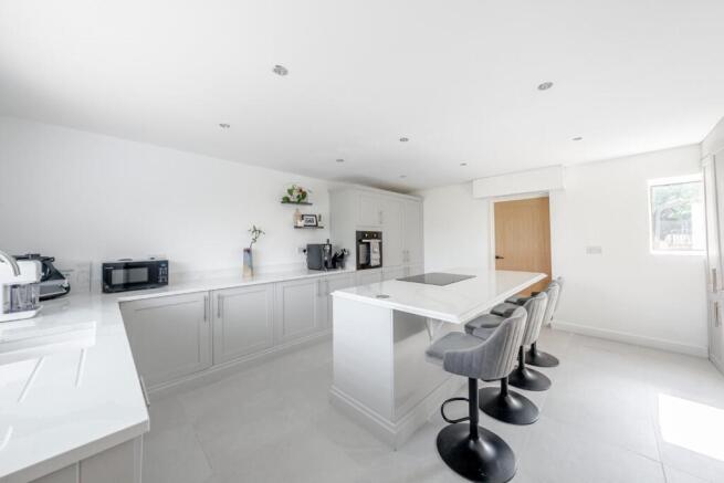 3 bed House for sale Image 3