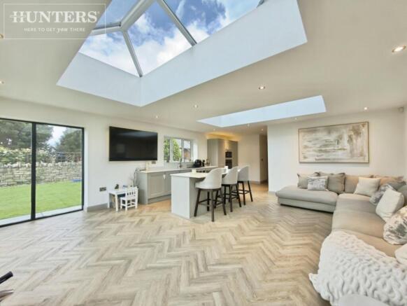 5 bed Detached for sale Image 4