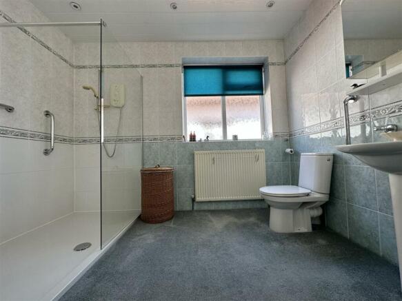 SHOWER ROOM/WC