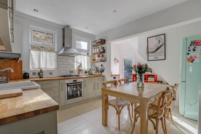 05-e64bJHPropWorld - 96 Queenswood Road - 28-mediu