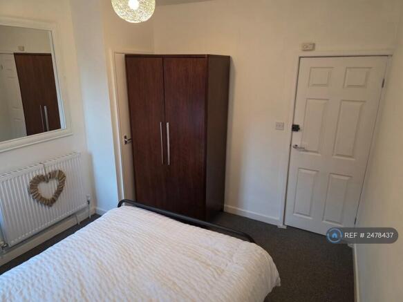 Bedroom 1 - Pic 3