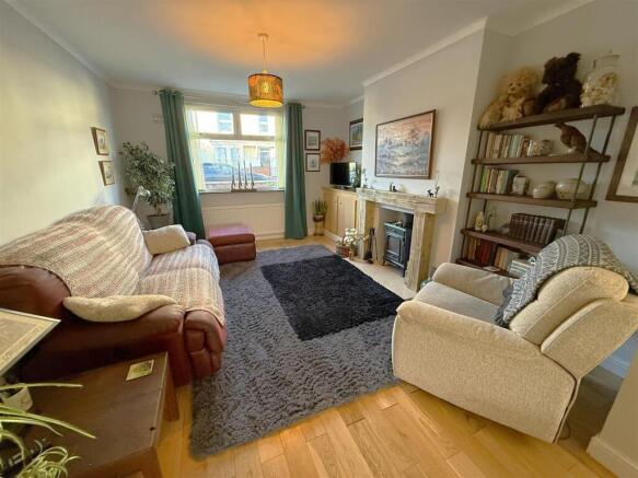 Living Room A.JPG