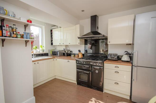 Kitchen pic 2.jpg