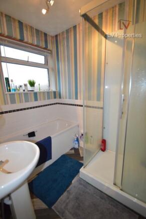 4 bed Semi-Detached to rent Image 4