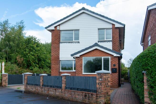 Beautifully refurbished 3 bed detached house with