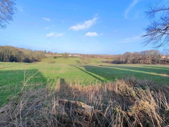 5 bed Detached for sale Image 4