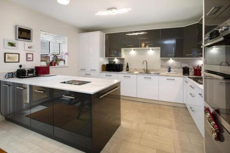 Kestrel Way, Dawlish, EX7