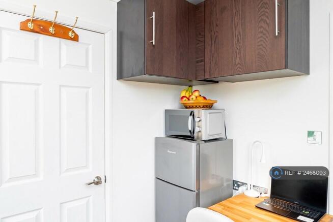 Microwaveo And Storage 