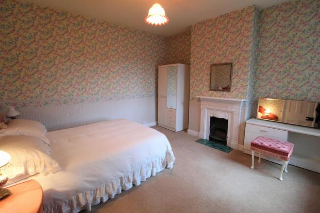 R Bed 2 (2).jpg