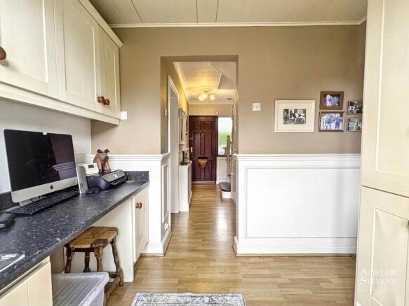4 bed Semi-Detached for sale Image 7