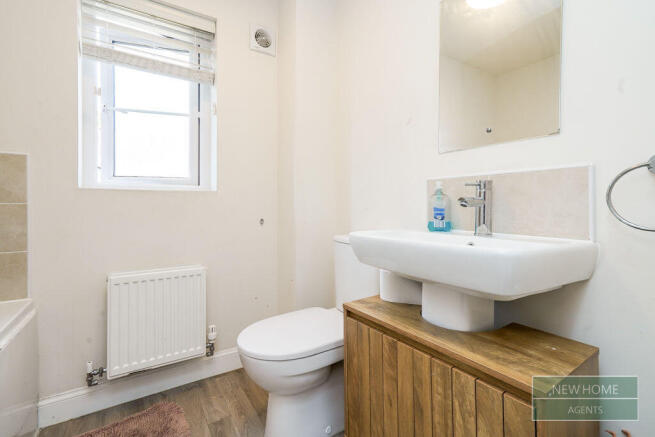 4 bed Detached for sale Image 9
