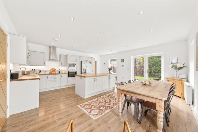 LIVING / DINING KITCHEN