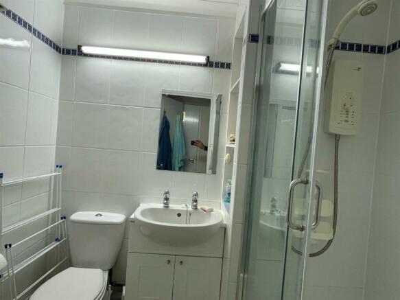 Bathroom..jpg