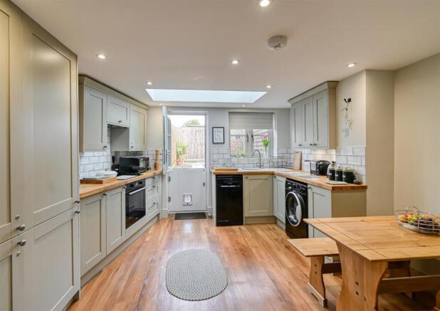 15 St Leonards Close-4.jpg