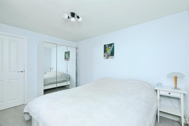 4 bed Detached for sale Image 12