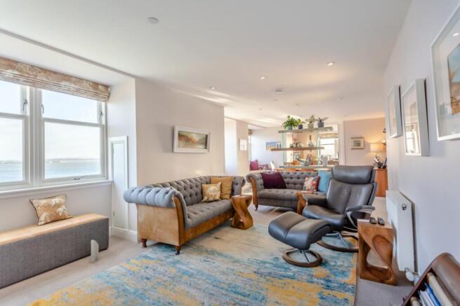11 Marine House