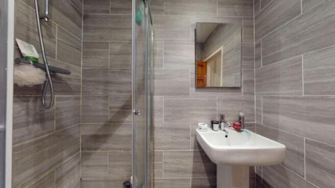 5 bed Terraced to rent Image 6