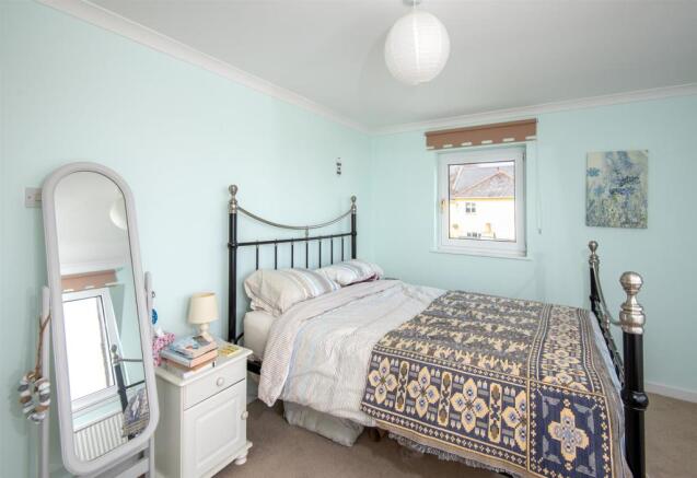 3 Arwenack Court Bed 1 Alt.jpg