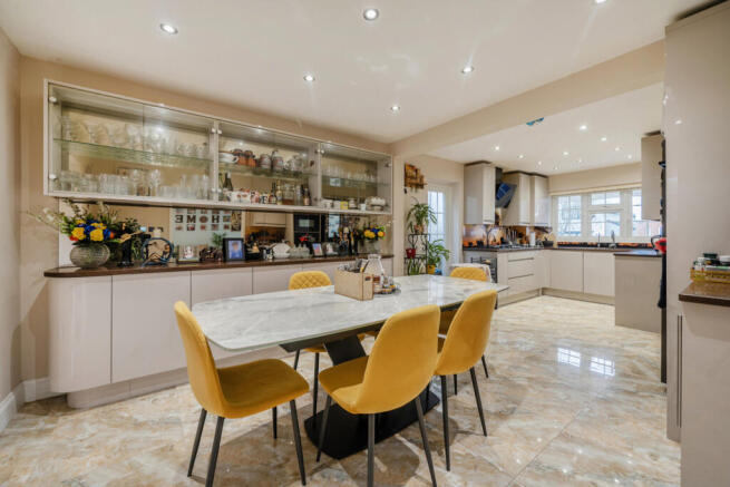 1423740-12-69af0c...