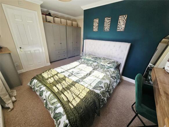 5 bed Detached for sale Image 12