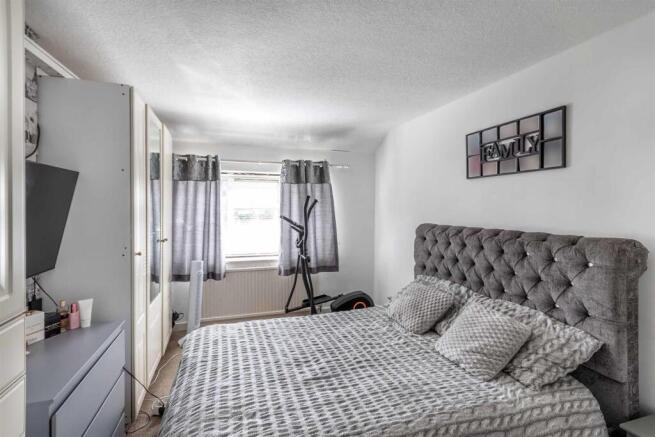 3 bed Semi-Detached for sale Image 6