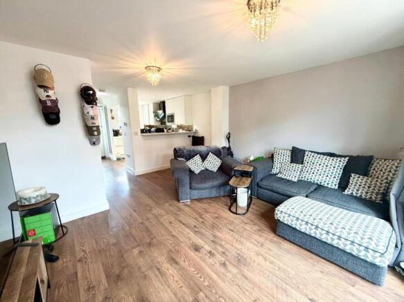 3 bed House for sale Image 4