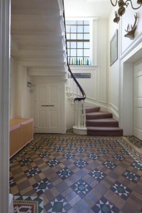 7 bed House for sale Image 4